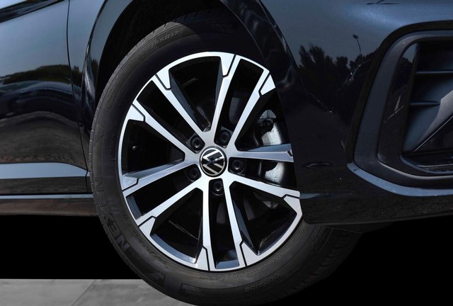 Volkswagen Jetta Vehicle Image 03
