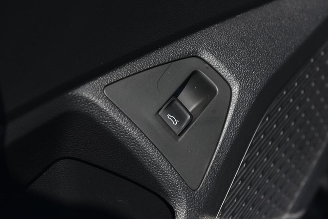Volkswagen Jetta Vehicle Image 09