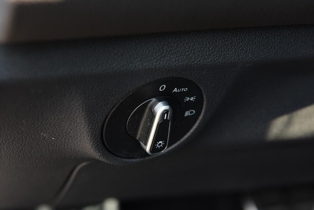 Volkswagen Jetta Vehicle Image 11