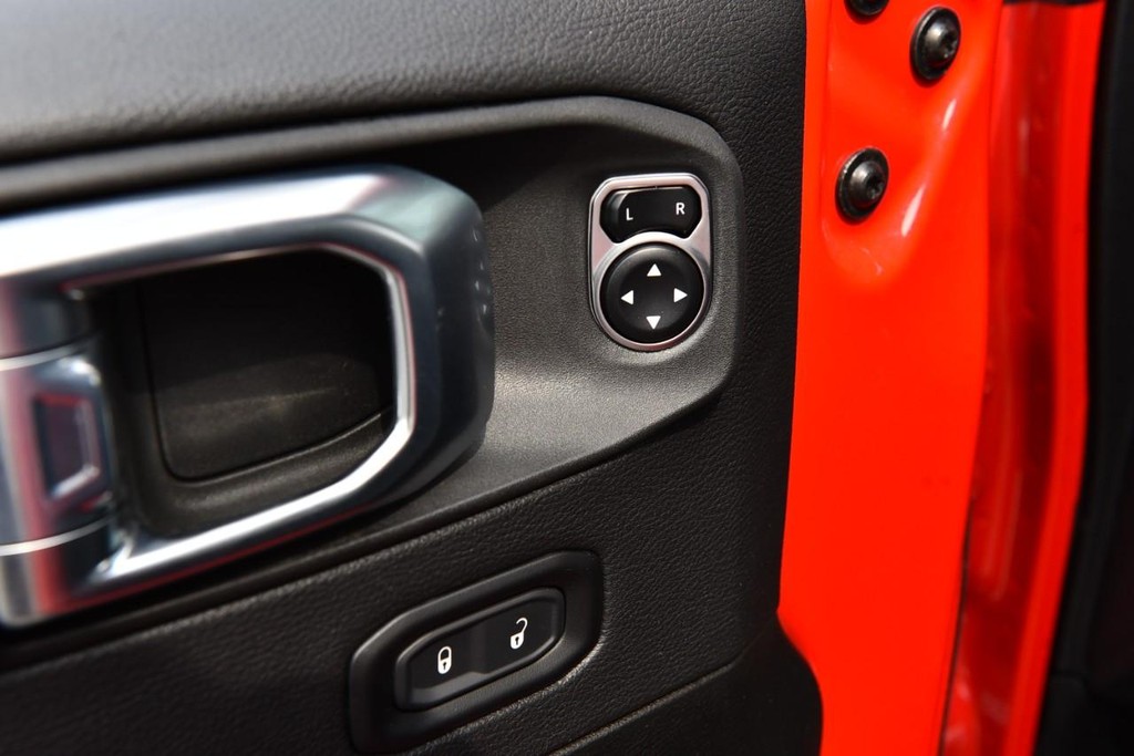 Jeep Wrangler Vehicle Full-screen Gallery Image 8
