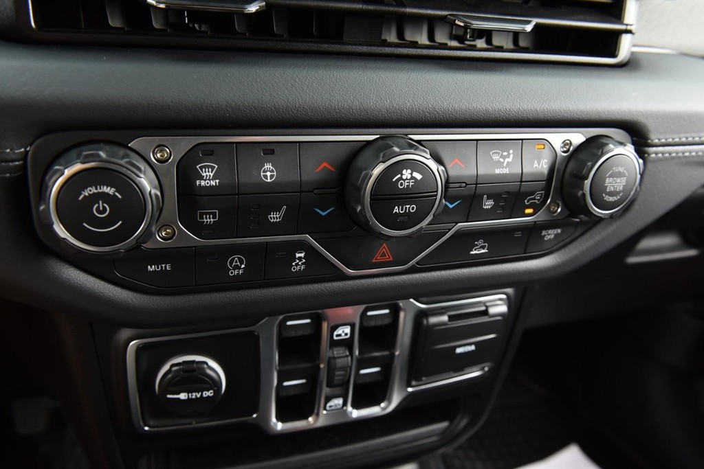 Jeep Wrangler Vehicle Full-screen Gallery Image 13