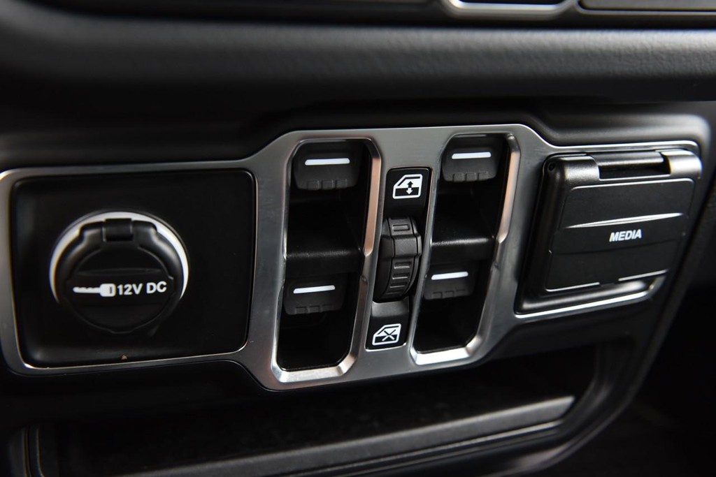 Jeep Wrangler Vehicle Full-screen Gallery Image 14