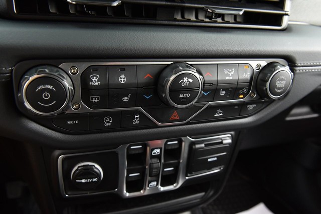 Jeep Wrangler Vehicle Image 13