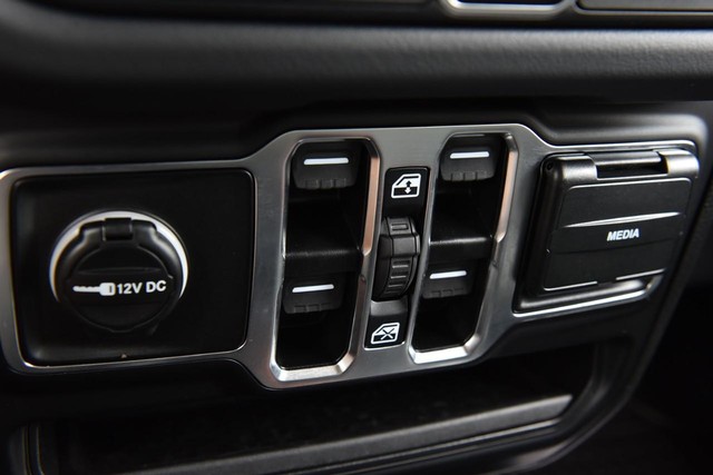 Jeep Wrangler Vehicle Image 14