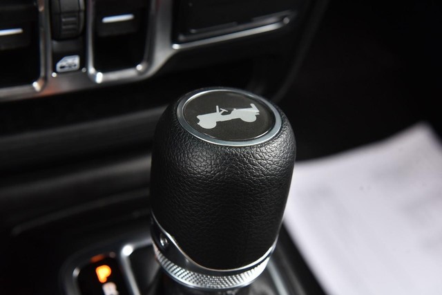 Jeep Wrangler Vehicle Image 16