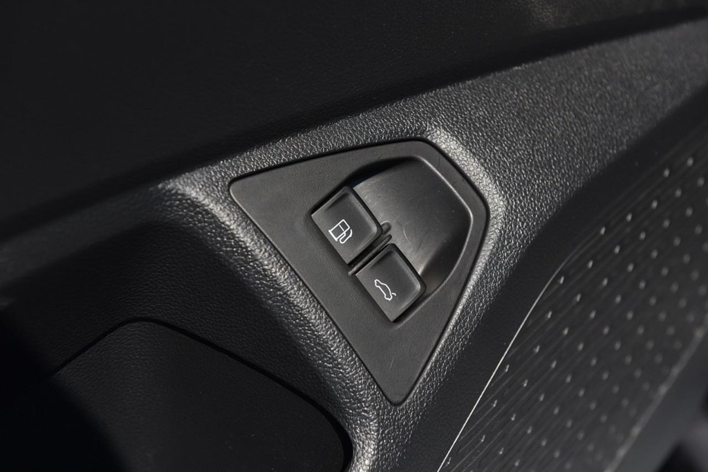 Volkswagen Jetta Vehicle Full-screen Gallery Image 9