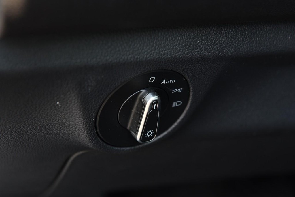 Volkswagen Jetta Vehicle Full-screen Gallery Image 10