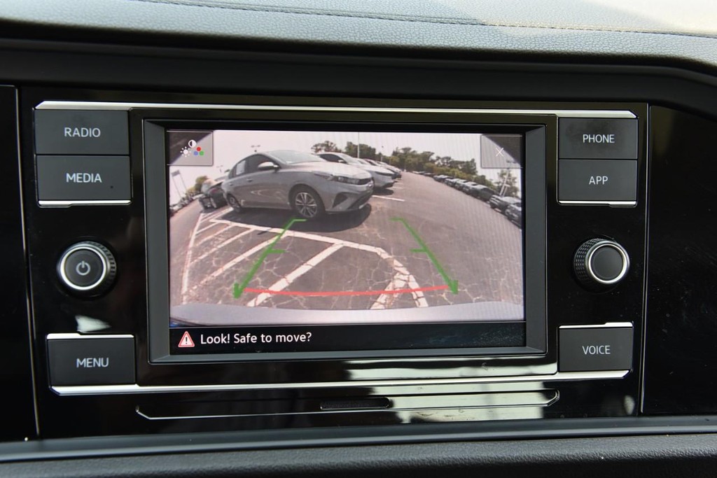 Volkswagen Jetta Vehicle Full-screen Gallery Image 12