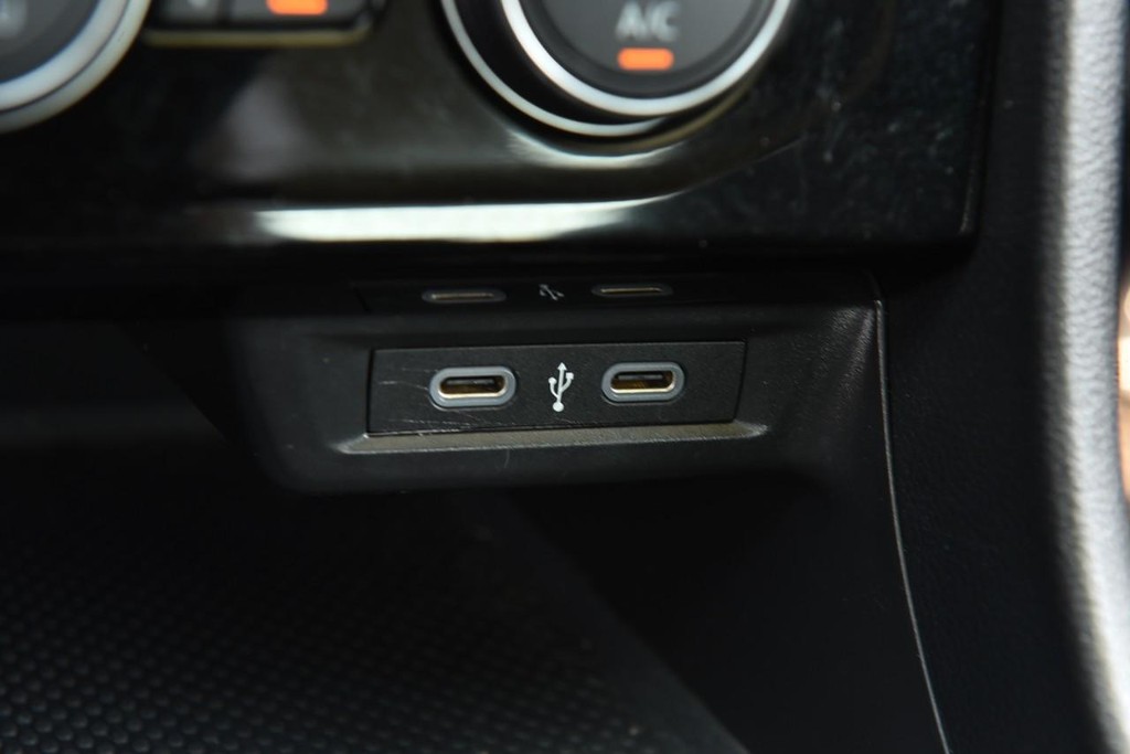 Volkswagen Jetta Vehicle Full-screen Gallery Image 15