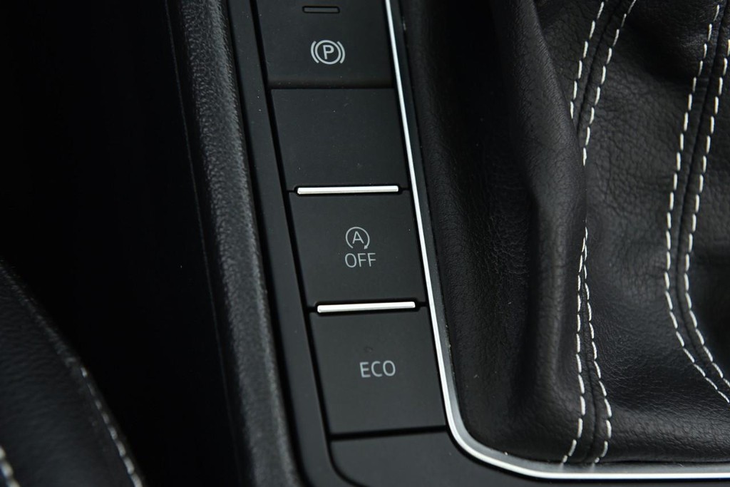 Volkswagen Jetta Vehicle Full-screen Gallery Image 17