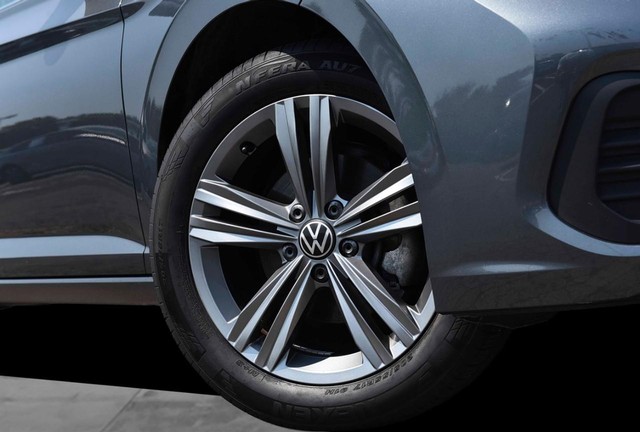 Volkswagen Jetta Vehicle Image 03