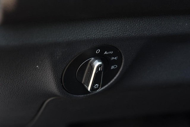 Volkswagen Jetta Vehicle Image 10