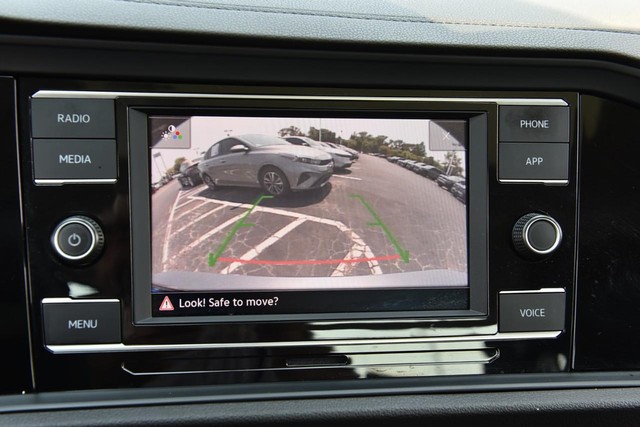 Volkswagen Jetta Vehicle Image 12