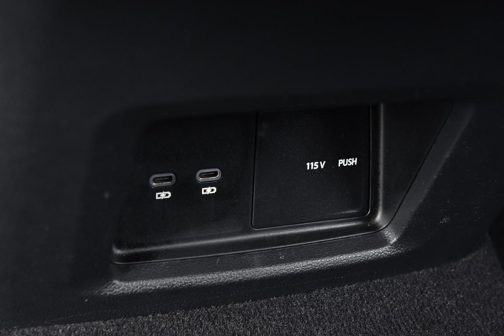 Volkswagen Atlas Cross Sport Vehicle Full-screen Gallery Image 24