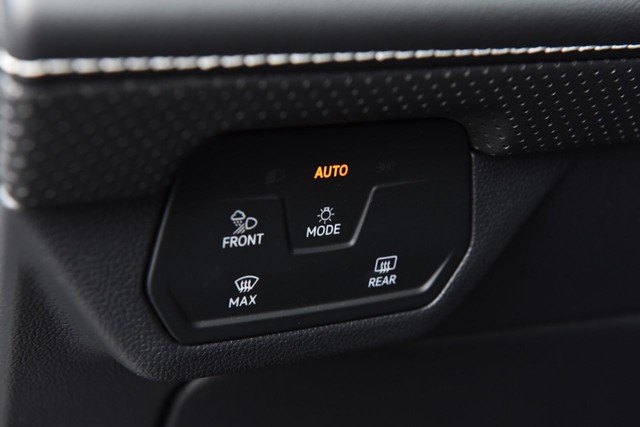 Volkswagen Atlas Cross Sport Vehicle Image 11