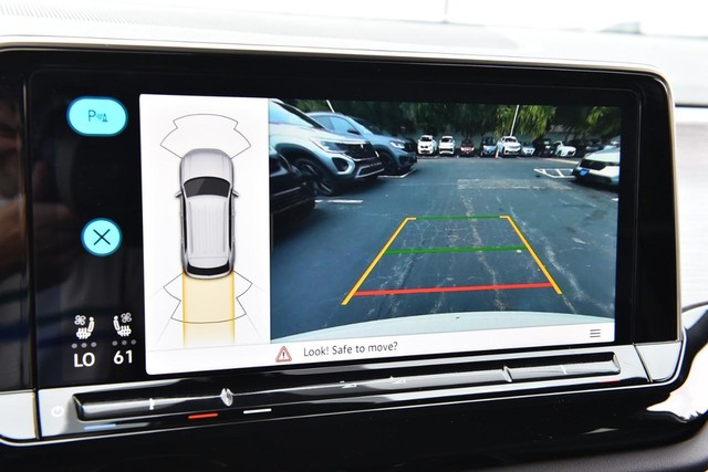 Volkswagen Atlas Cross Sport Vehicle Image 13