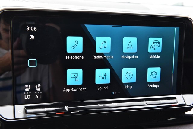 Volkswagen Atlas Cross Sport Vehicle Image 14