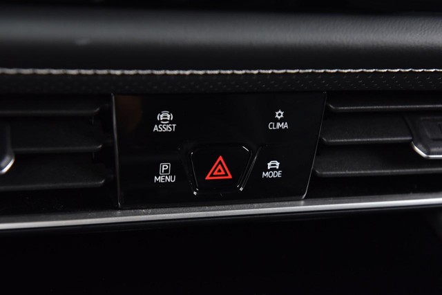 Volkswagen Atlas Cross Sport Vehicle Image 15