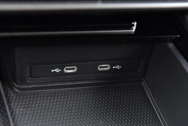 Volkswagen Atlas Cross Sport Vehicle Image 16