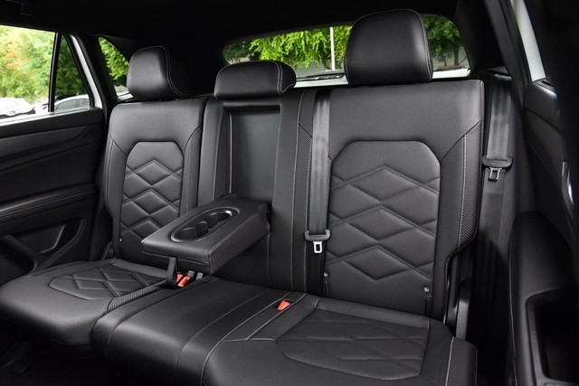 Volkswagen Atlas Cross Sport Vehicle Image 22
