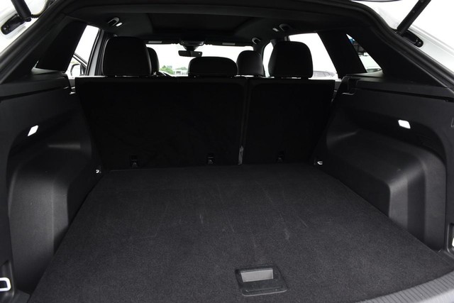 Volkswagen Atlas Cross Sport Vehicle Image 25