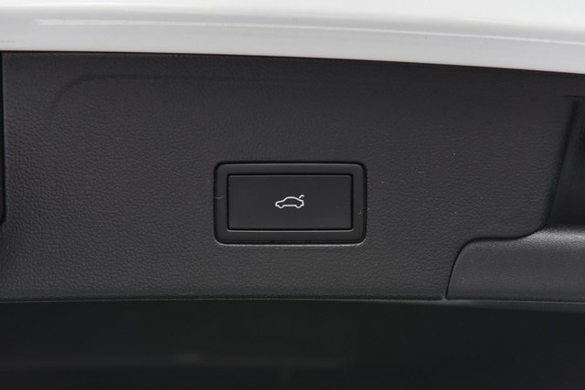 Volkswagen Atlas Cross Sport Vehicle Image 26