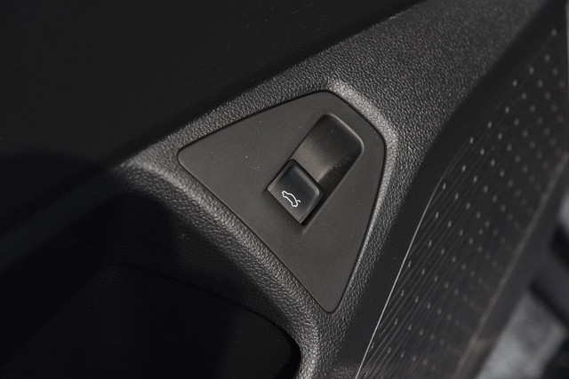 Volkswagen Jetta Vehicle Image 09
