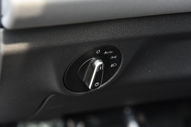 Volkswagen Jetta Vehicle Image 11