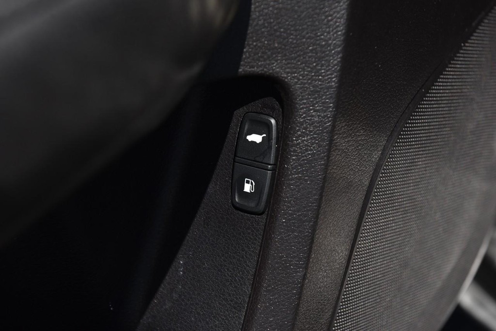 Acura MDX Vehicle Full-screen Gallery Image 9
