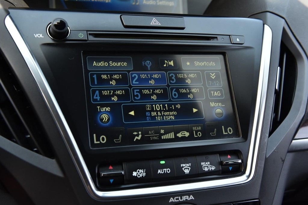 Acura MDX Vehicle Full-screen Gallery Image 17