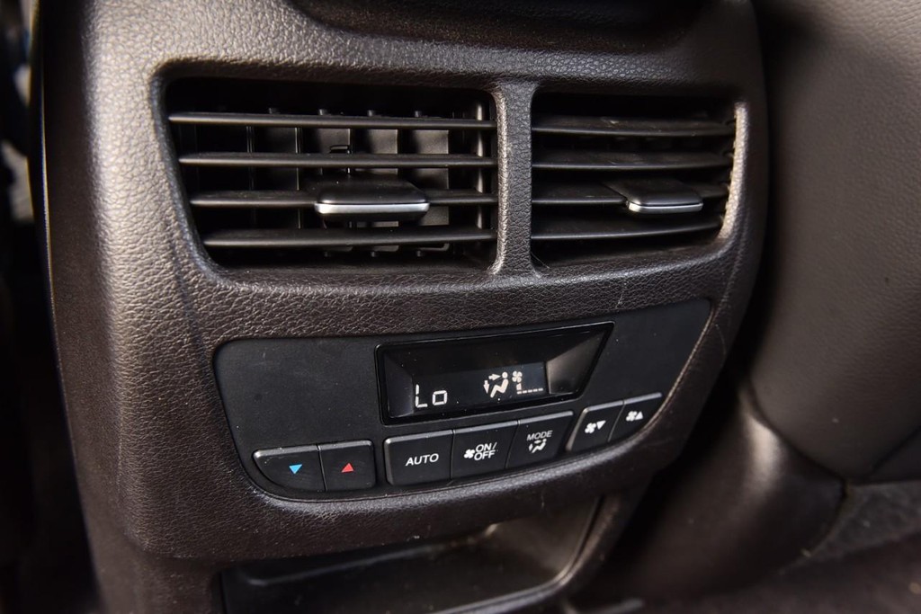 Acura MDX Vehicle Full-screen Gallery Image 26