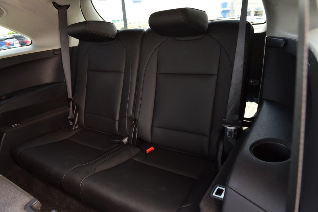 Acura MDX Vehicle Full-screen Gallery Image 27