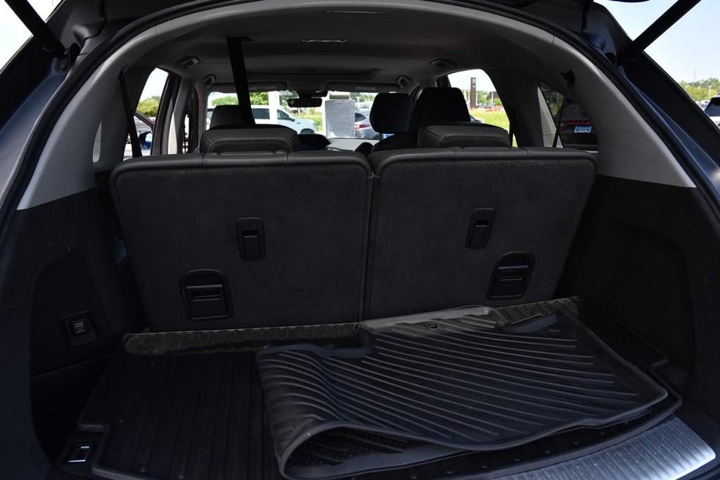 Acura MDX Vehicle Full-screen Gallery Image 28