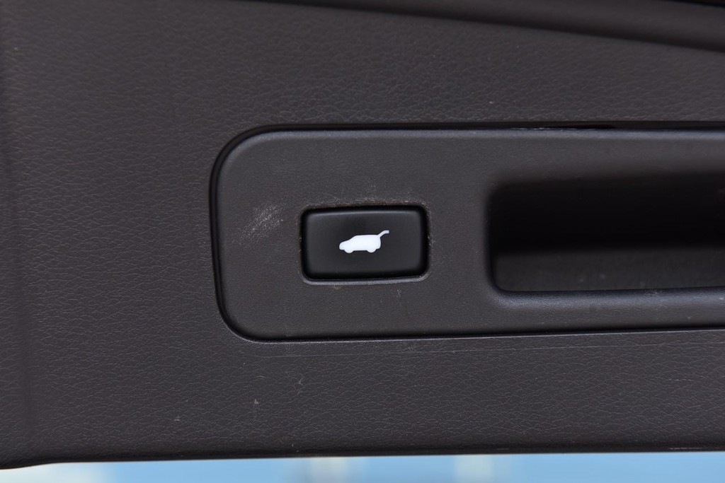 Acura MDX Vehicle Full-screen Gallery Image 29