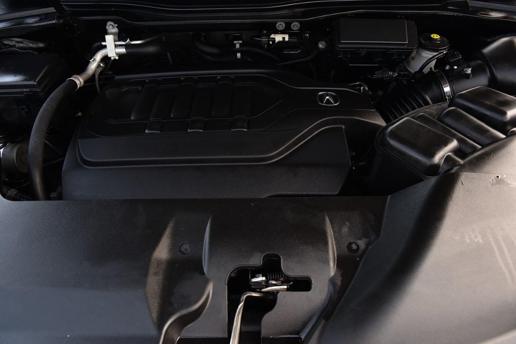 Acura MDX Vehicle Full-screen Gallery Image 30