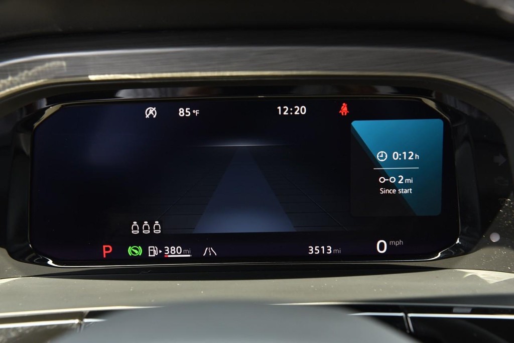 Volkswagen Atlas Cross Sport Vehicle Full-screen Gallery Image 12