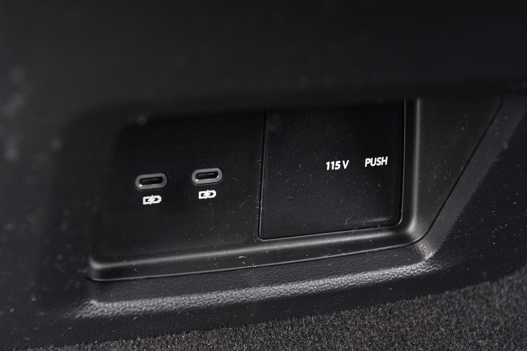 Volkswagen Atlas Cross Sport Vehicle Full-screen Gallery Image 23