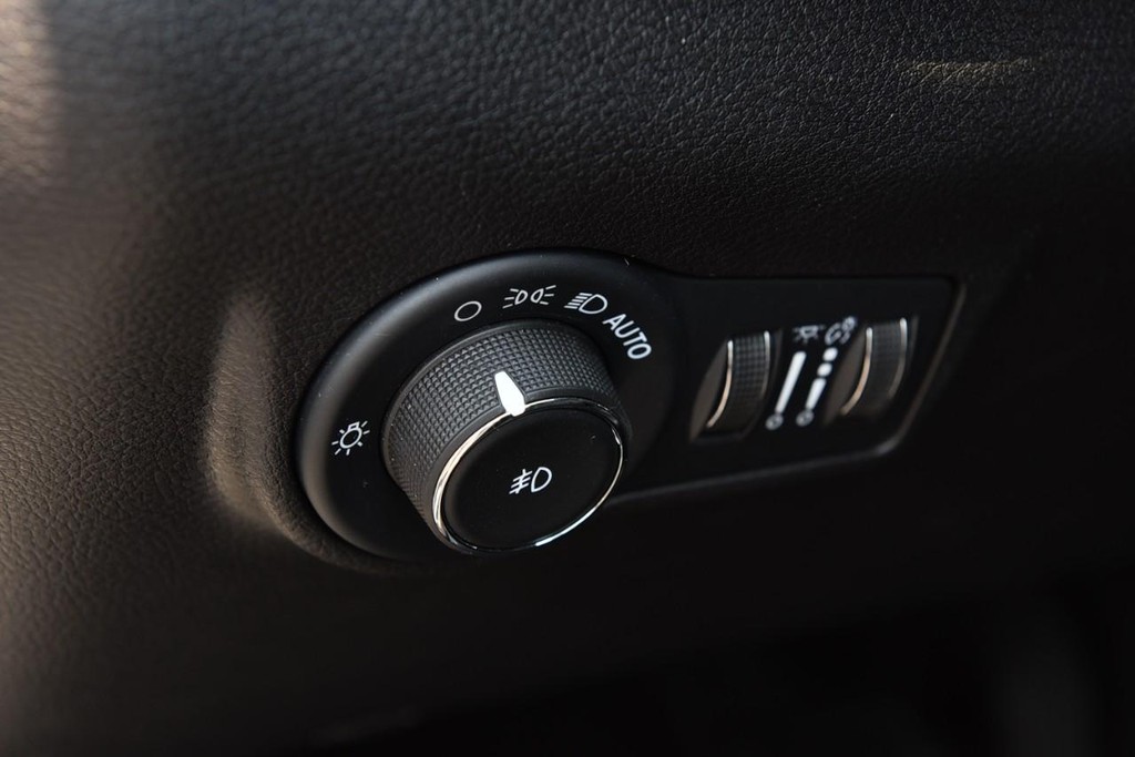 Jeep Compass Vehicle Full-screen Gallery Image 11