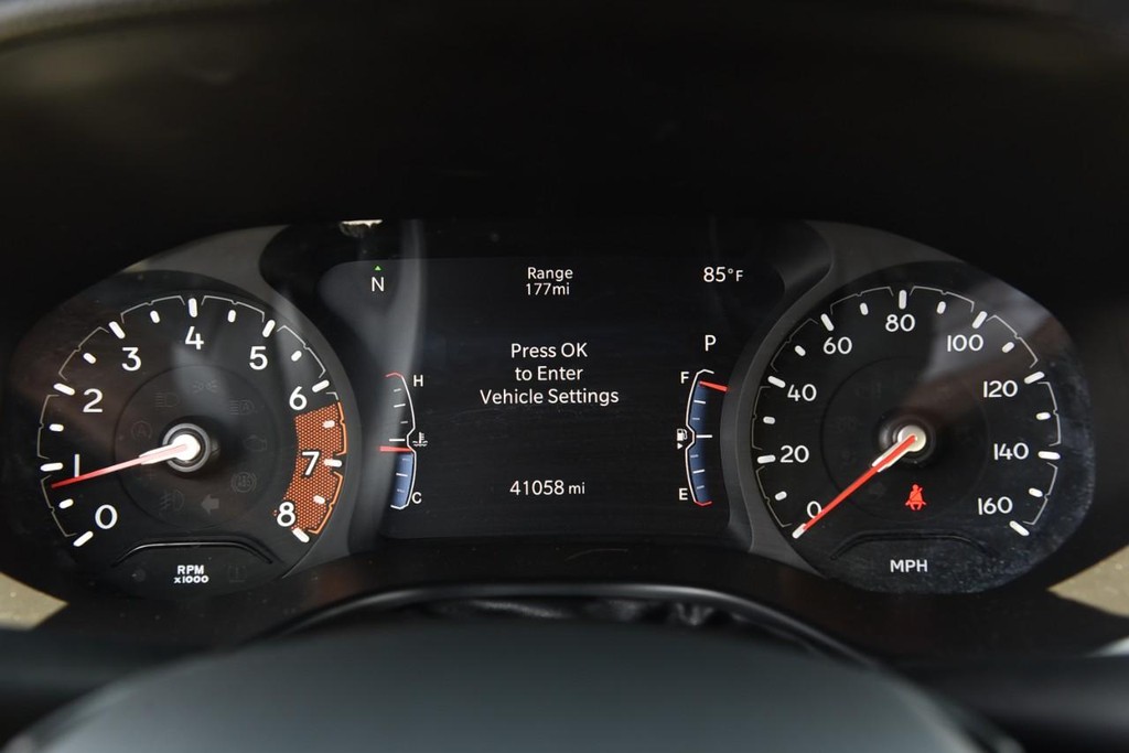 Jeep Compass Vehicle Full-screen Gallery Image 12