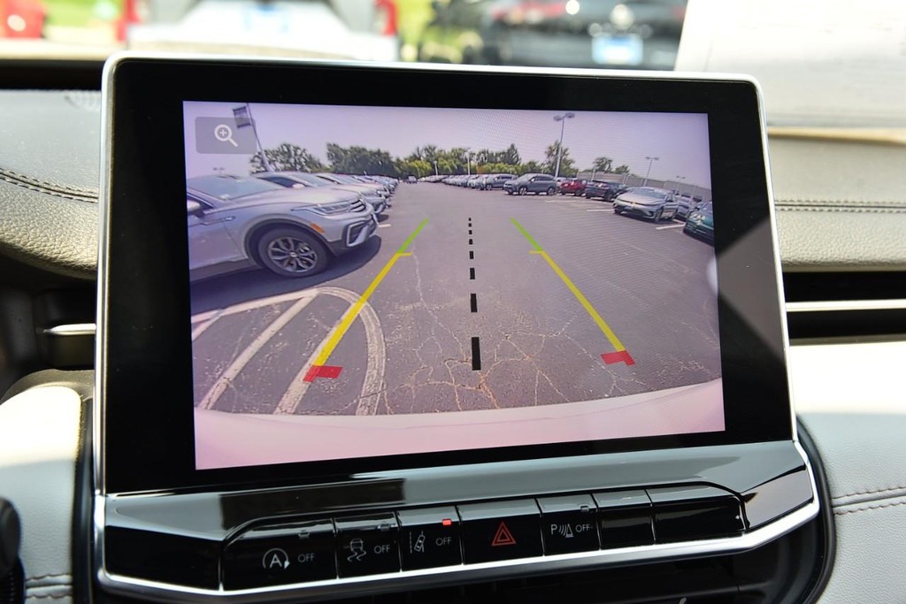 Jeep Compass Vehicle Full-screen Gallery Image 13
