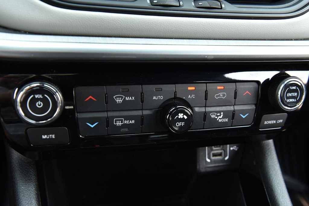Jeep Compass Vehicle Full-screen Gallery Image 15