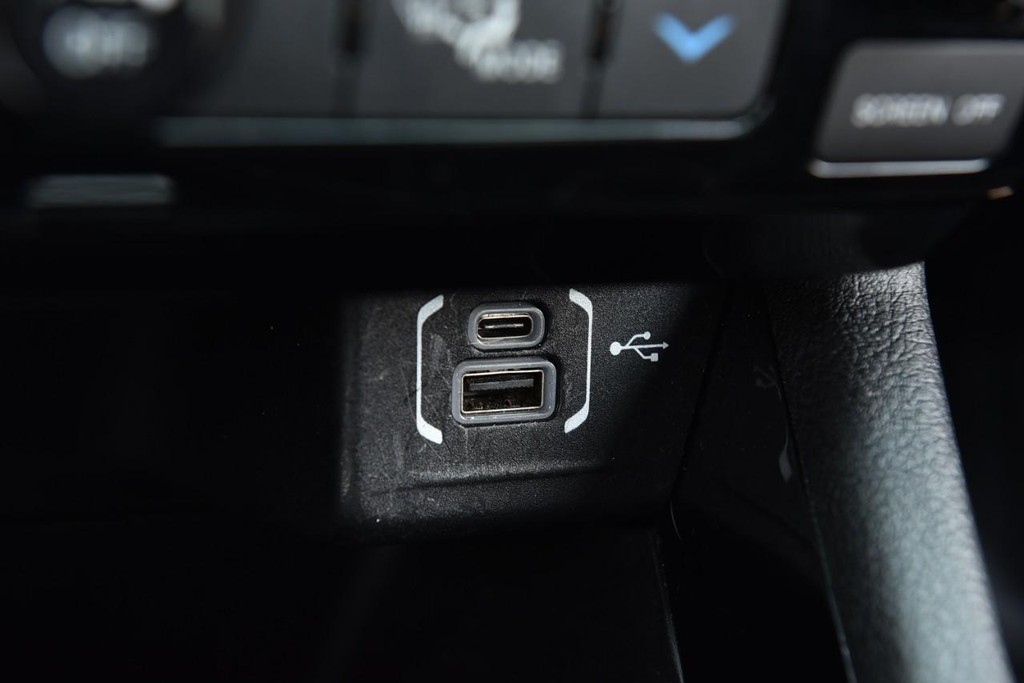 Jeep Compass Vehicle Full-screen Gallery Image 16