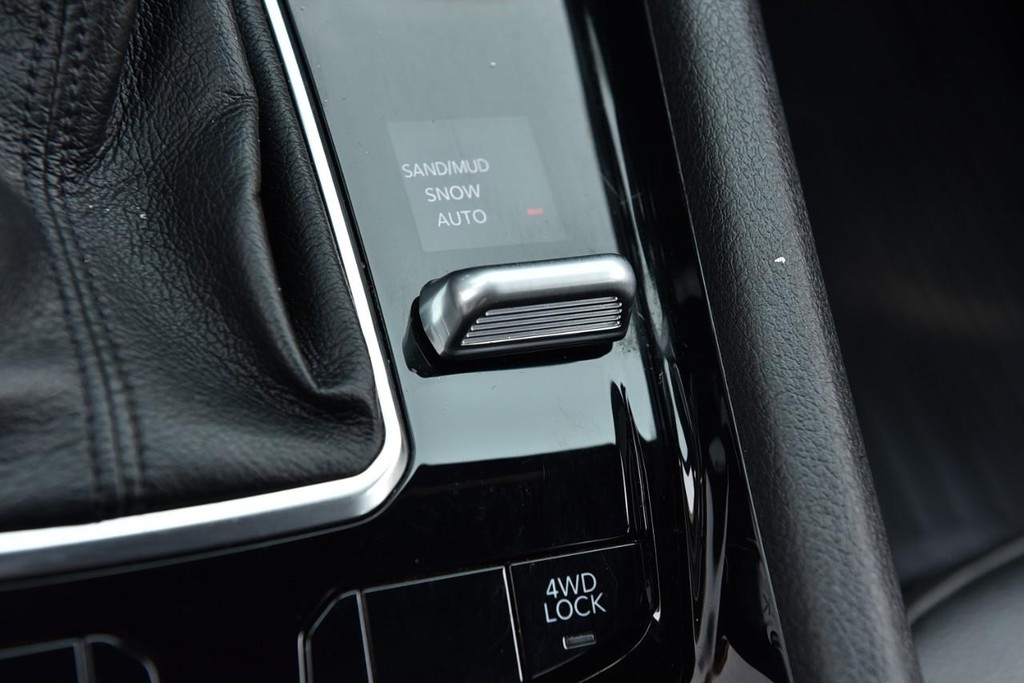 Jeep Compass Vehicle Full-screen Gallery Image 17