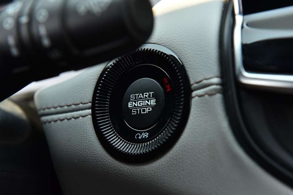 Jeep Compass Vehicle Full-screen Gallery Image 18
