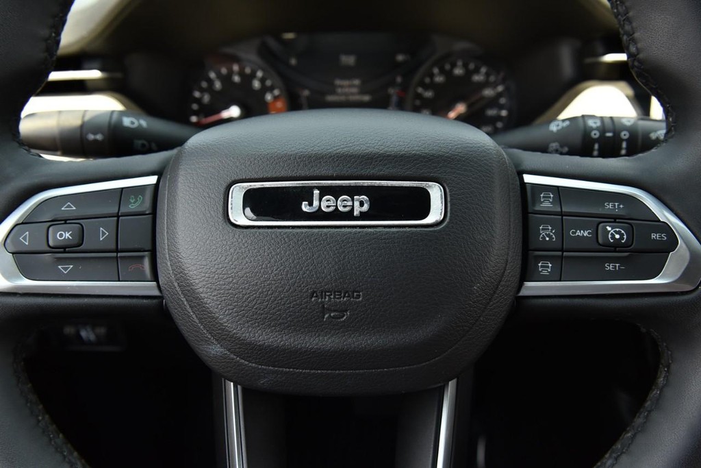 Jeep Compass Vehicle Full-screen Gallery Image 19