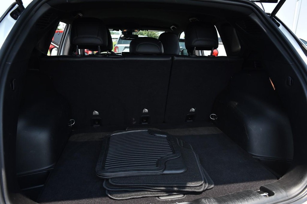 Jeep Compass Vehicle Full-screen Gallery Image 24
