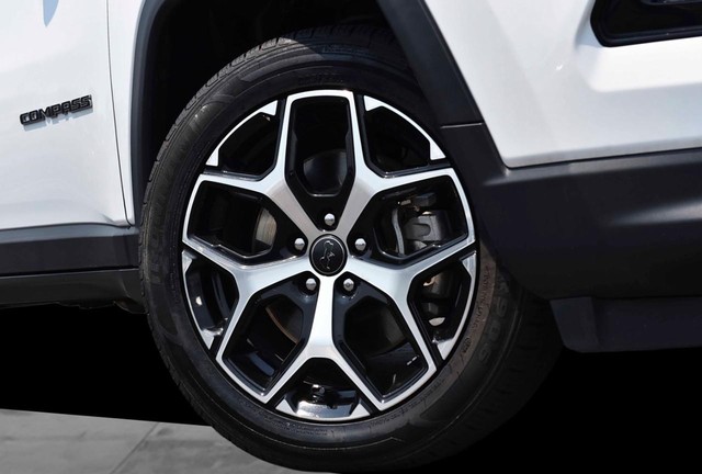 Jeep Compass Vehicle Image 03