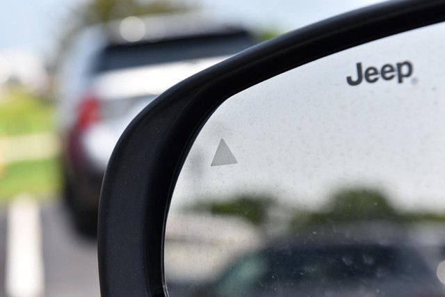Jeep Compass Vehicle Image 10