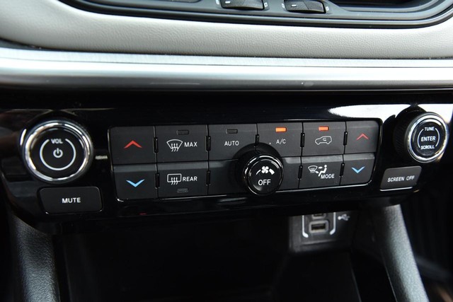 Jeep Compass Vehicle Image 15