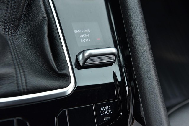 Jeep Compass Vehicle Image 17